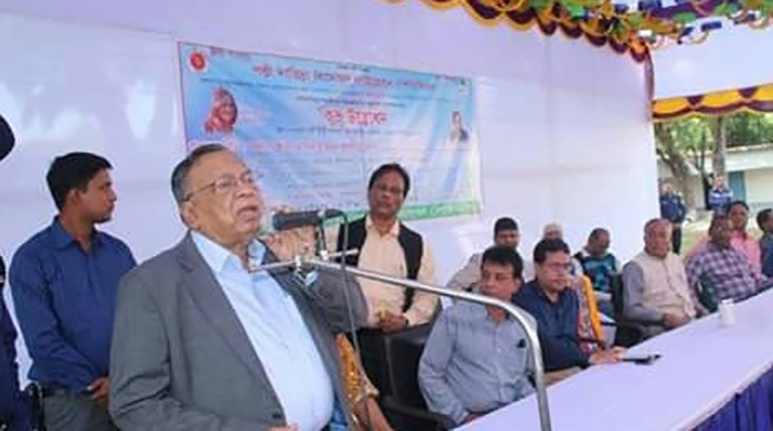 খানসামায় সৌরবিদ্যুতে আলোকিত হচ্ছে সড়ক