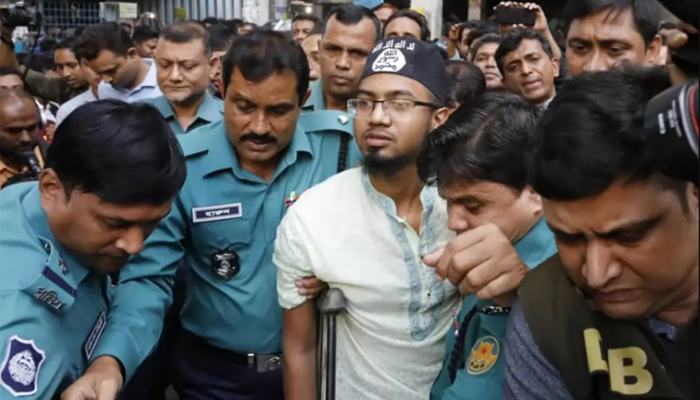 আইএসের টুপি পড়ে এজলাসে, বিষয়টি তদন্ত হওয়া উচিত