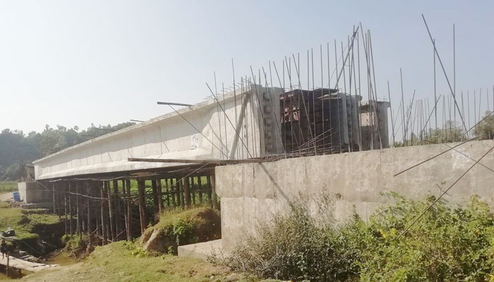 মিথ্যাবাদী রাখালের গল্প হার মানাচ্ছে এক ব্রিজ!