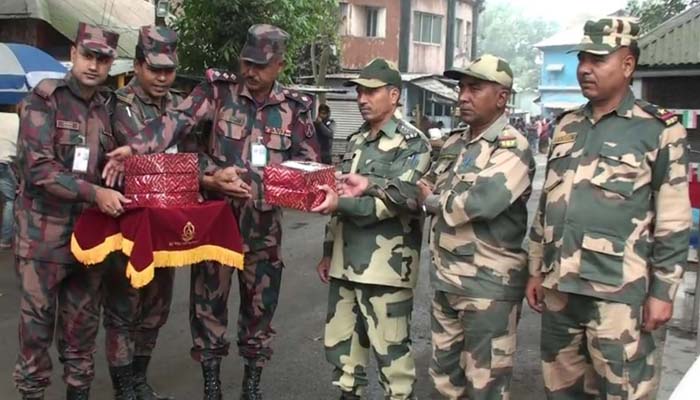 ৩১ তোপধ্বনিতে শহীদদের স্মরণে