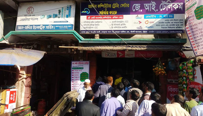 মোবাইল দোকান থেকে এটিএম কার্ডসহ ১ লক্ষ টাকা চুরি
