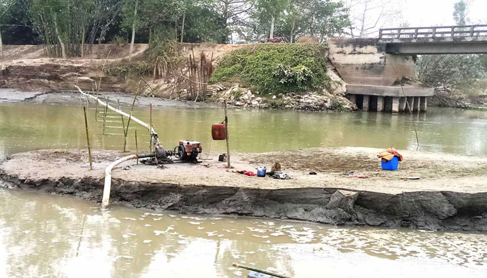 নদী খননে হুমকির মুখে ব্রিজ-বসতবাড়ি