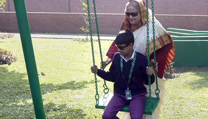 গণভবনে ক্ষুদে শিক্ষার্থীদের সঙ্গে প্রধানমন্ত্রী