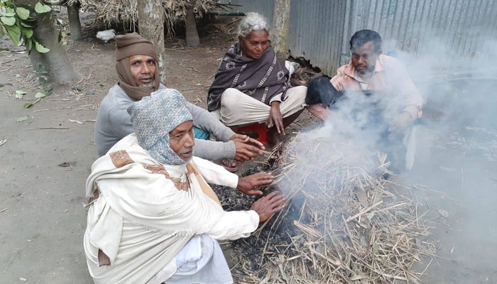 সূর্যের দেখা নেই, দিশেহারা চরাঞ্চলবাসী