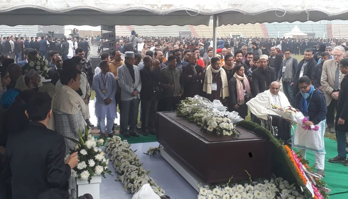 চির নিদ্রায় শায়িত স্যার আবেদ