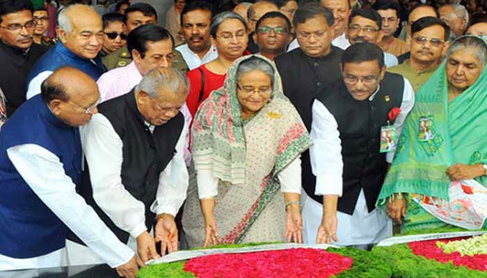 বঙ্গবন্ধুর প্রতিকৃতিতে আওয়ামী লীগের নবনির্বাচিত কমিটির শ্রদ্ধা
