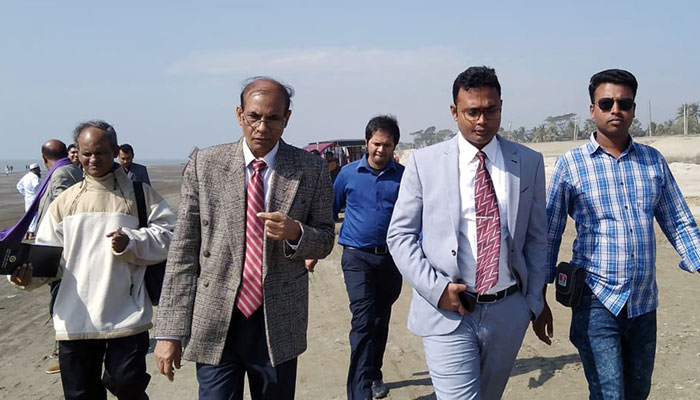 কুয়াকাটা পরিদর্শনে নদী রক্ষা কমিশন চেয়ারম্যান