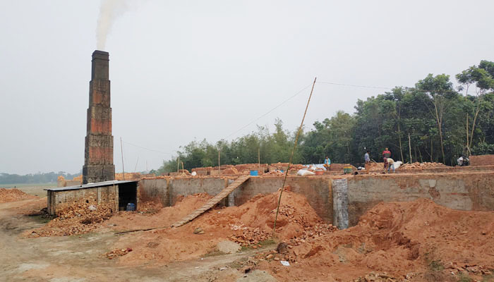 অবৈধ ইটভাটা নিয়ন্ত্রণে ব্যর্থ প্রশাসন