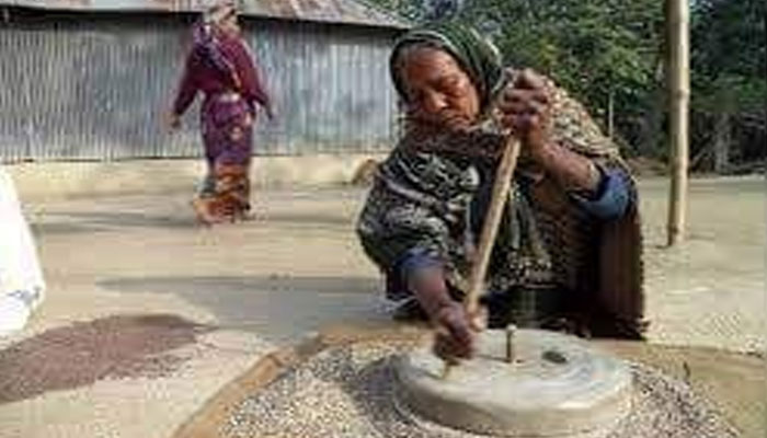 আধুনিক যন্ত্রের কাছে হেরেছে জাঁতাকল