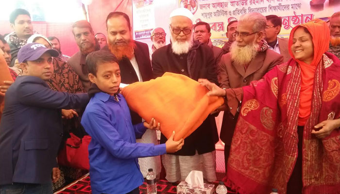 ঘাটাইলে প্রতিবন্ধীদের মাঝে সাংসদের শীতবস্ত্র বিতরণ