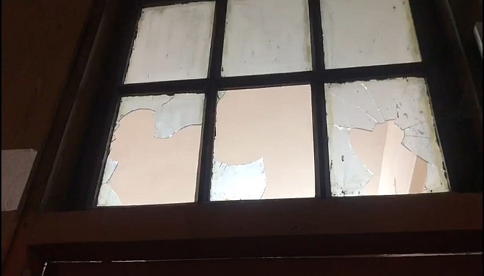 ডাকসু ভবন জুড়ে আঘাতের চিহ্ন