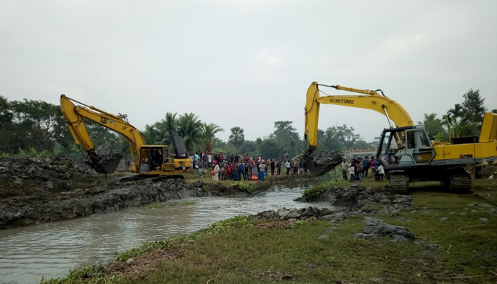 ভৈরবে অবশেষে খনন শুরু, আনন্দের বন্যা