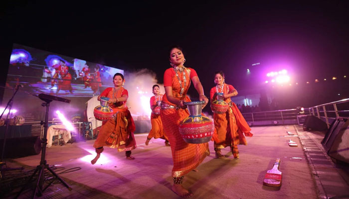 জেলার শিল্পীদের চোখ ধাঁধিয়ে দেয়া নৈপুণ্য