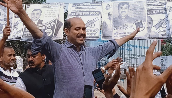 নির্বাচনী প্রচারণায় ঢাকা উত্তরের মেয়রপ্রার্থী আতিকুল