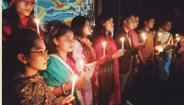 ছাত্রী ধর্ষণের প্রতিবাদে মশাল-আলোর মিছিল