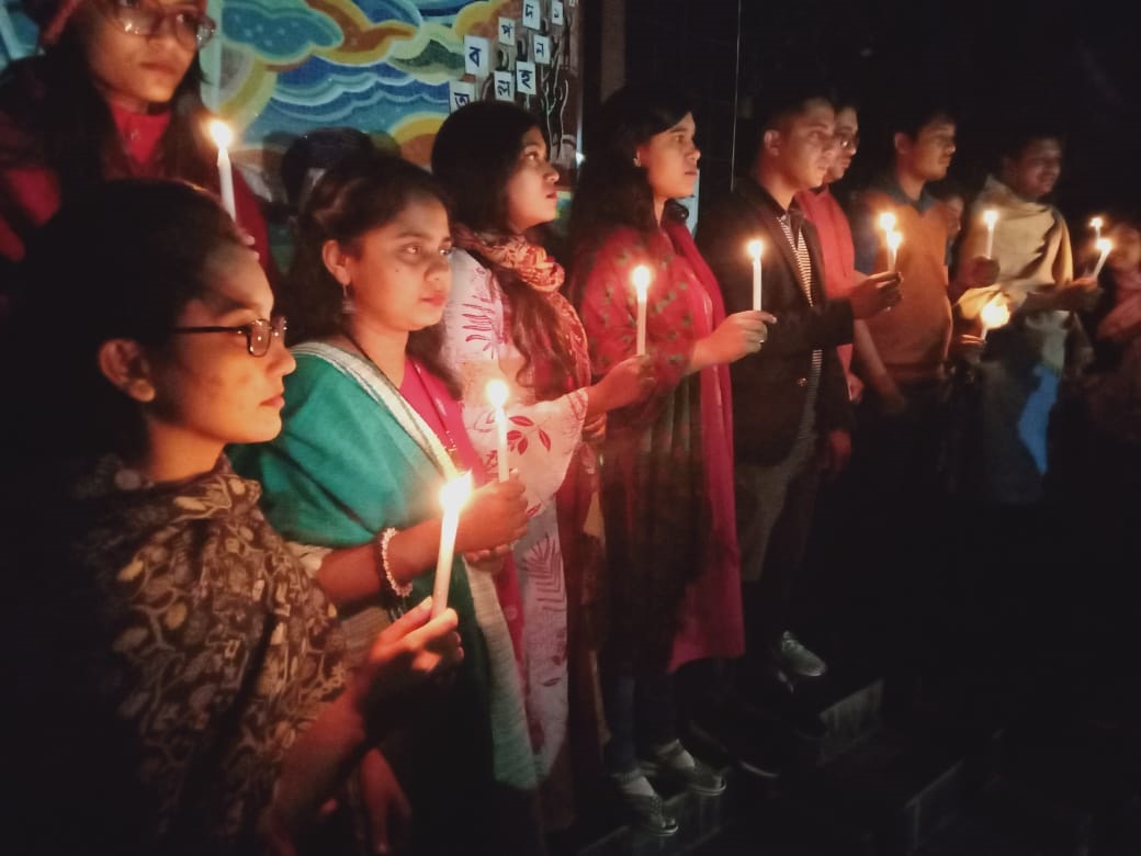 ছাত্রী ধর্ষণের প্রতিবাদে মশাল-আলোর মিছিল