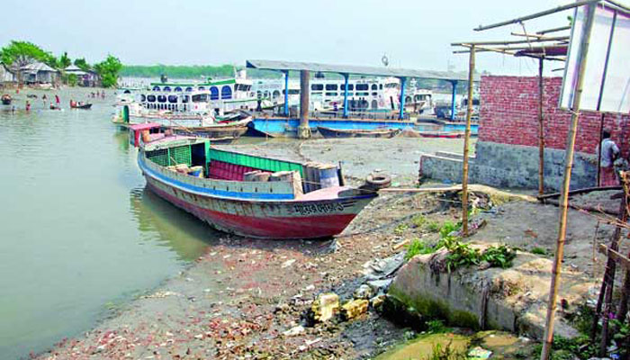 রাসায়নিক বর্জ্যের ‘ভাগার’ কীর্তনখোলা
