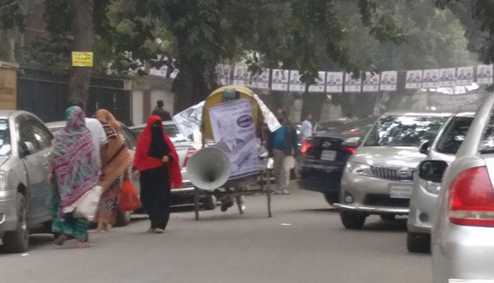 শব্দ যন্ত্রণায় পড়তে পারছে না পরীক্ষার্থীরা