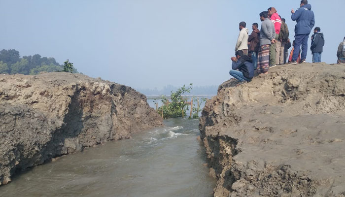 বিলের বাঁধ কাটায় উত্তেজনা, বীজতলা প্লাবিত
