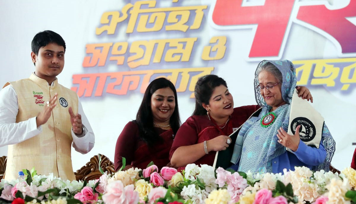 মানুষের আস্থা অর্জন করে চলতে হবে
