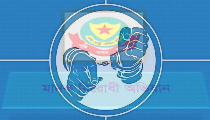 তিন পুলিশ কর্মকর্তা দেড় ঘণ্টা অবরুদ্ধ