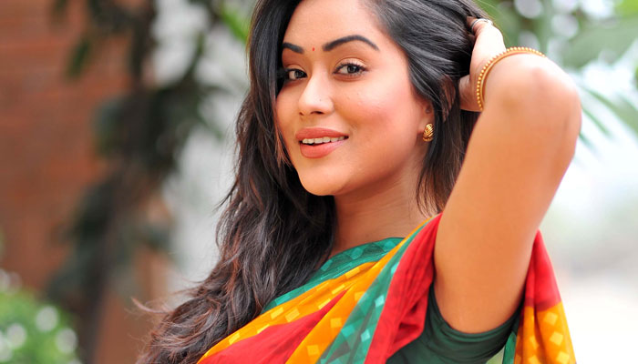 সে এক রহস্যময়ী