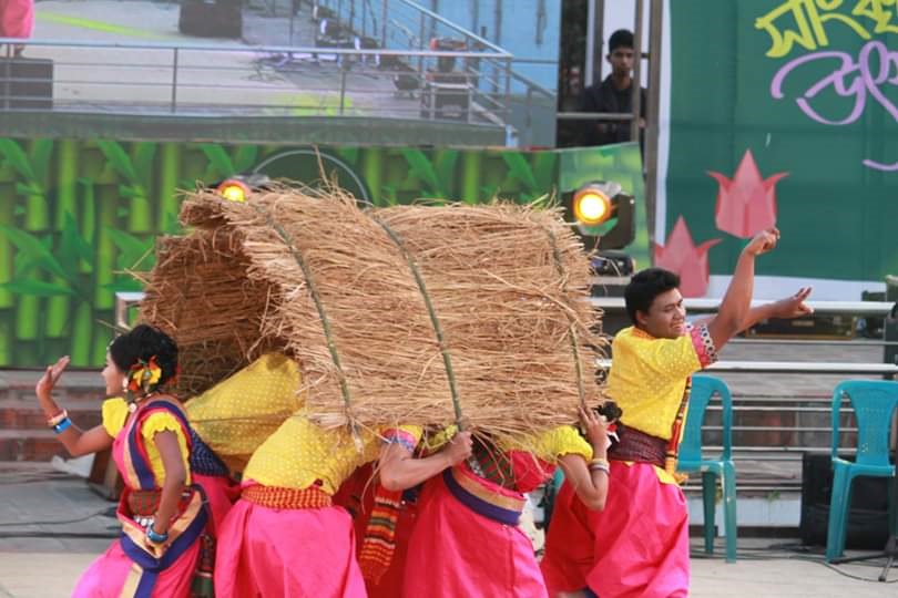 উৎসবমুখর শিল্পকলা একাডেমি