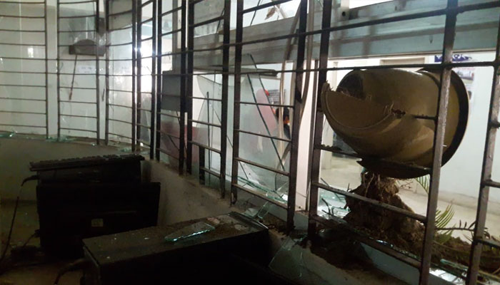কালীগঞ্জে রোগী মৃত্যুর ঘটনায় হাসপতাল ভাঙচুর
