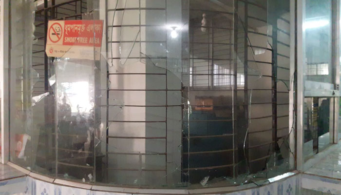 কালীগঞ্জে রোগী মৃত্যুর ঘটনায় হাসপতাল ভাঙচুর