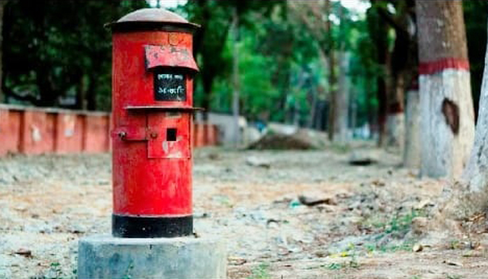 আধুনিকতার ছোঁয়ায় কদর হারাচ্ছে ডাকবাক্স