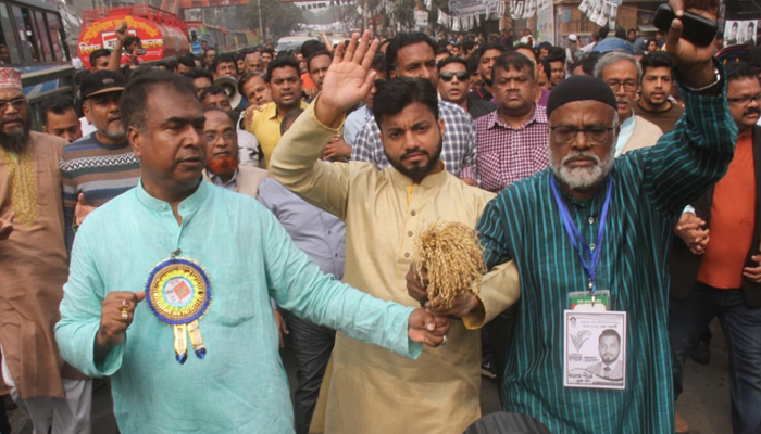 পোস্টার ছিঁড়ে জনগণের মন থেকে মুছতে পারবেন না