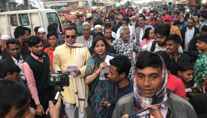 আতিকুলের প্রচারণায় তারকারা