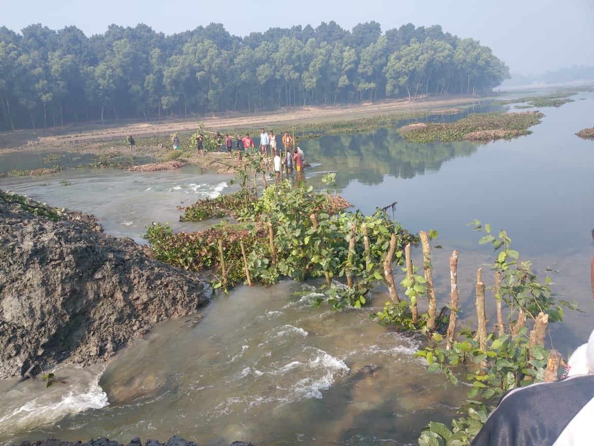 বিলের বাঁধ কাটায় উত্তেজনা, বীজতলা প্লাবিত