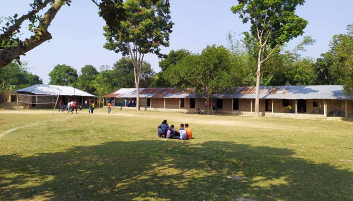 অবকাঠামো জরাজীর্ণ রেখে শুধুই পদ দখলের লড়াই