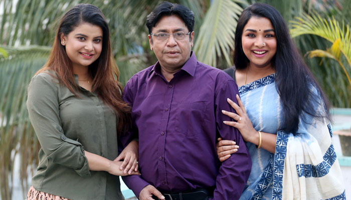 ‘ফ্যামিলি ক্রাইসিস’ সেঞ্চুরির পথে