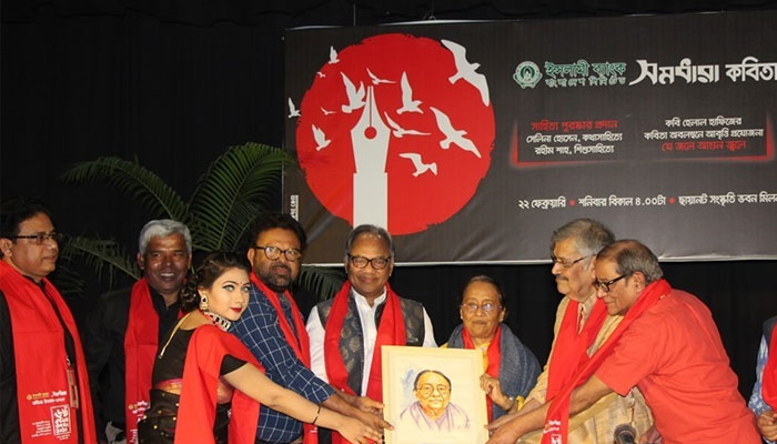 কবিতার ভেতর আমরা মানবিক সমাজ পাই