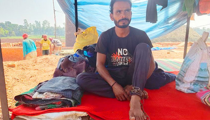 ইটভাটার শ্রমিককে শিকলে বেঁধে নির্যাতন
