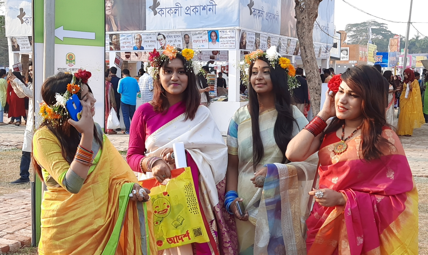 ফাগুন রঙের ছোঁয়া বইমেলায়