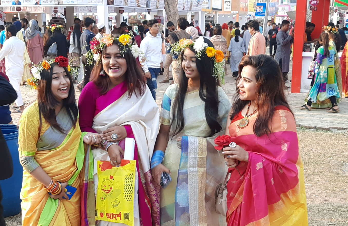 ফাগুন রঙের ছোঁয়া বইমেলায়