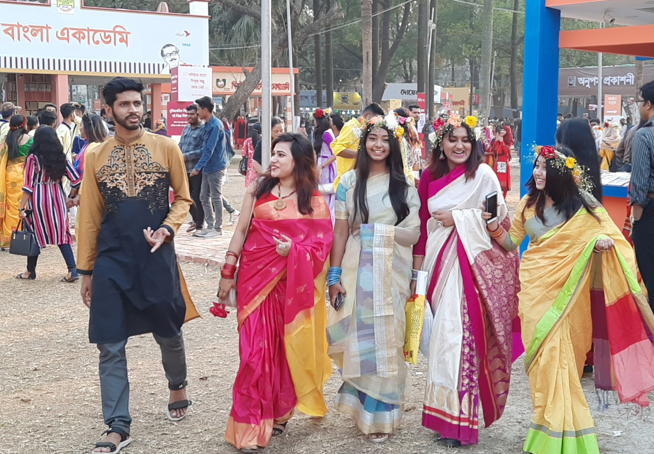 ফাগুন রঙের ছোঁয়া বইমেলায়
