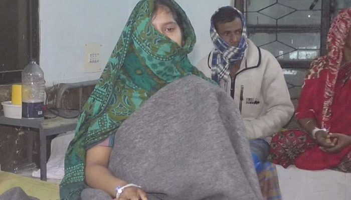 স্কুলছাত্রীকে কামড়ে রক্তাক্ত করলো প্রতিপক্ষ!