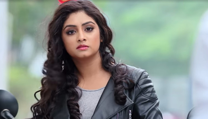 নতুন লুকে হাজির শ্যামা!