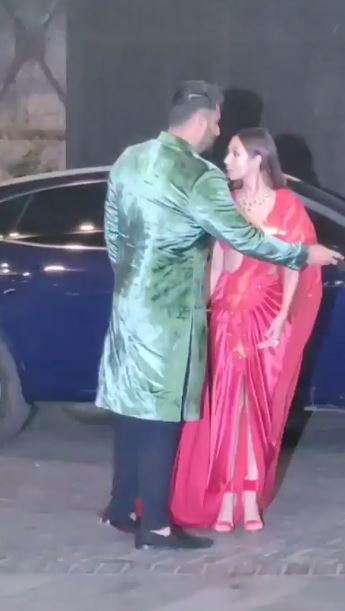 হাত দিয়ে মালাইকাকে আড়াল করে ভাইরাল অর্জুন