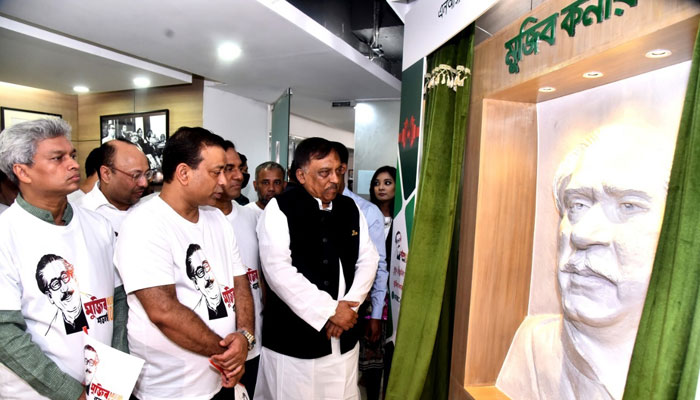 এনআরবিসি ব্যাংকে স্বরাষ্ট্রমন্ত্রীর ‘মুজিব কর্নার’ উদ্বোধন