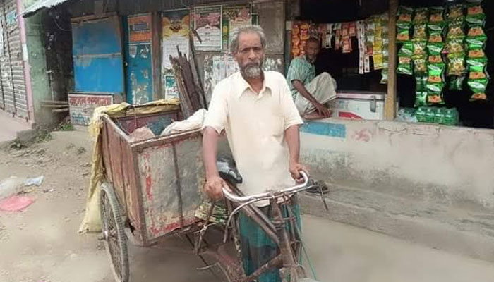 দুঃসময়ের ত্যাগী নেতা সুসময়ে ফেরিওয়ালা!
