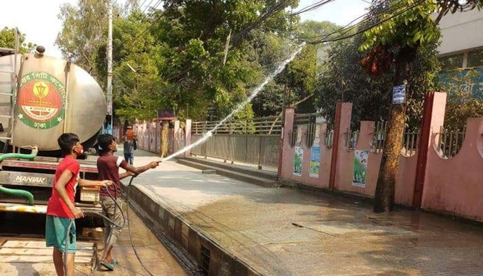 ঢাকা উত্তরে ছিটানো হচ্ছে জীবাণুনাশক
