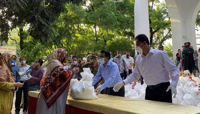 ডিএসসিসির মাসব্যাপী খাদ্যসামগ্রী বিতরণ কর্মসূচি