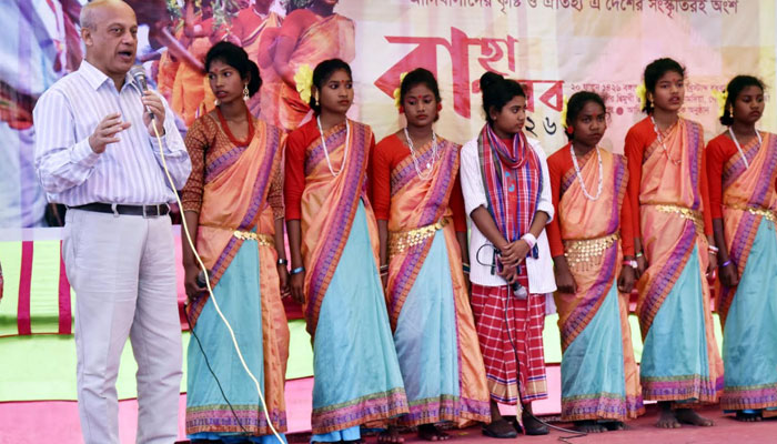 নাচে-গানে-মাদলে গোবিন্দগঞ্জ সাঁওতালদের “বাহা পরব”
