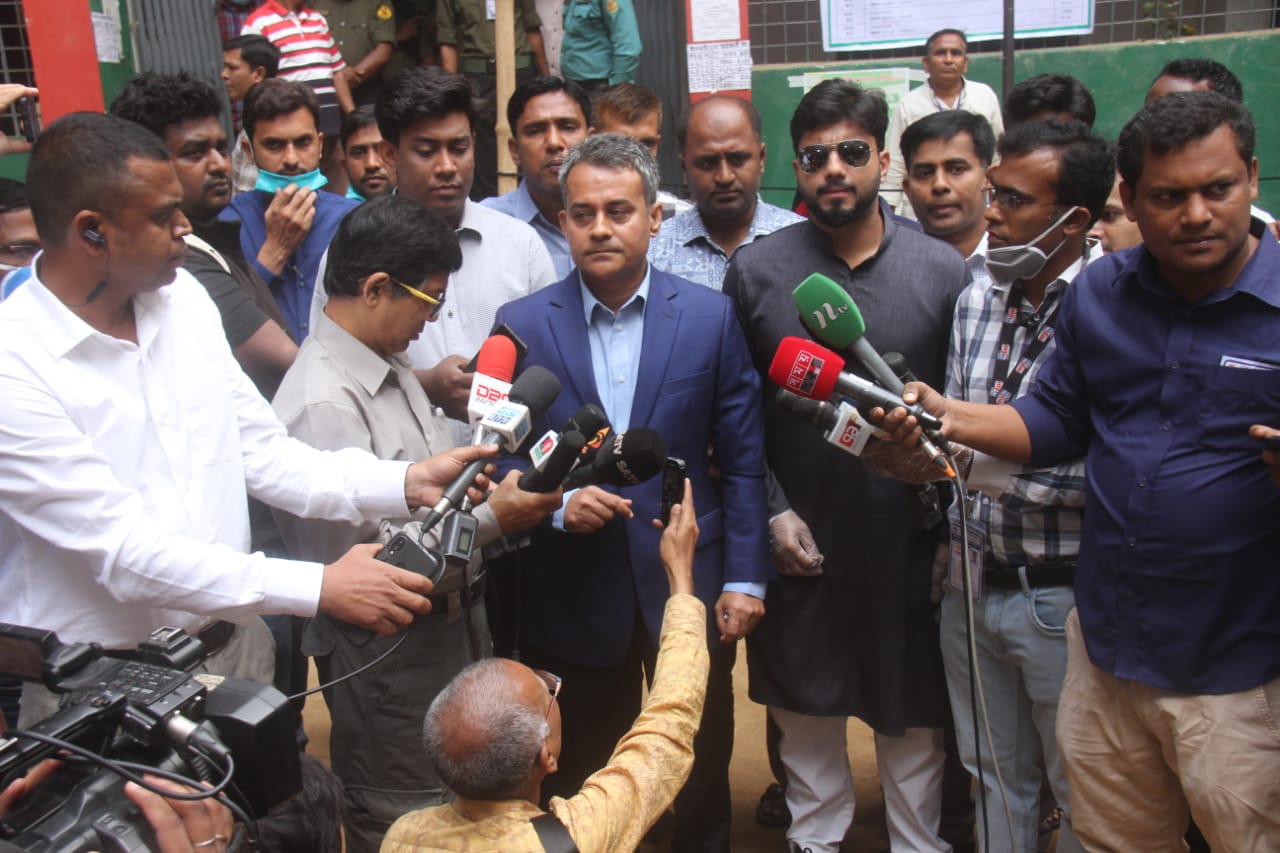ঢাকা-১০ উপনির্বাচনের প্রতিক্রিয়া জানাচ্ছেন বিএনপি প্রার্থী শেখ রবিউল আলম