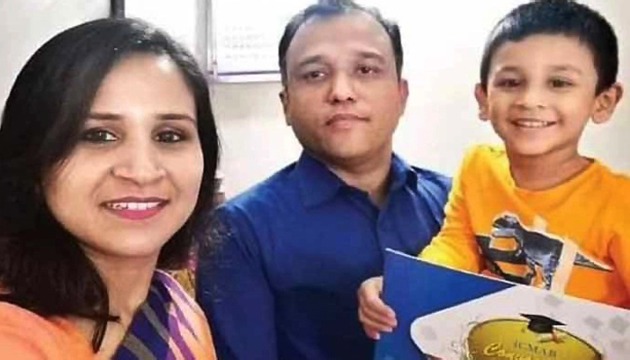 আগুন কেড়ে নিল একটি পরিবার